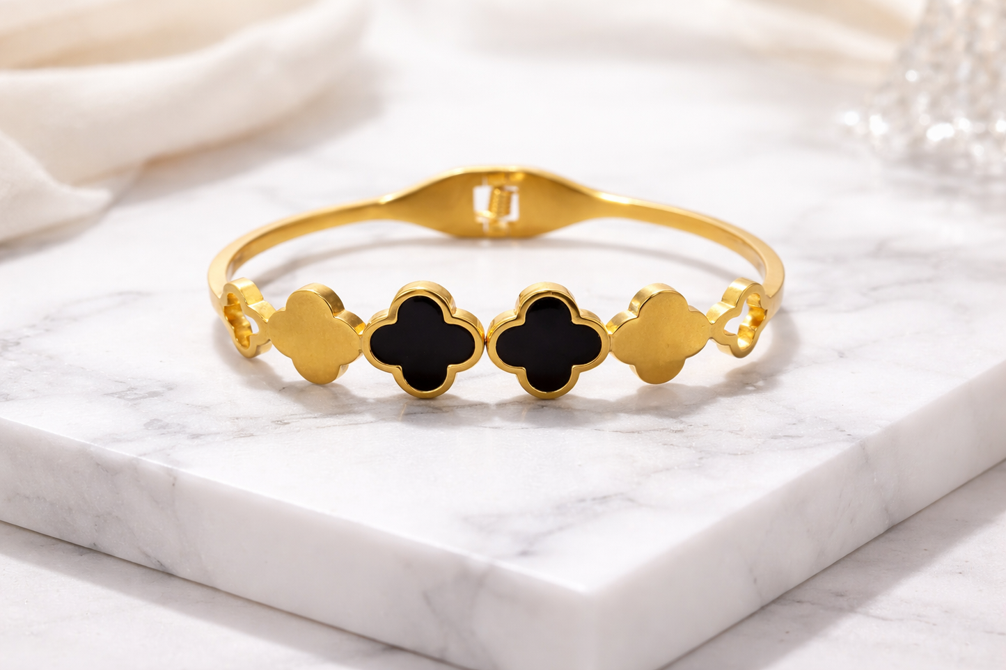 Luxury Clover Gold Hand Cuff