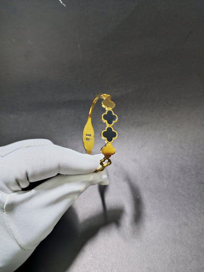Luxury Clover Gold Hand Cuff