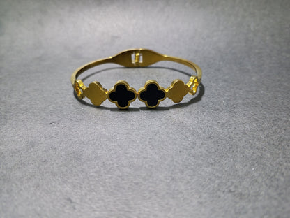 Luxury Clover Gold Hand Cuff