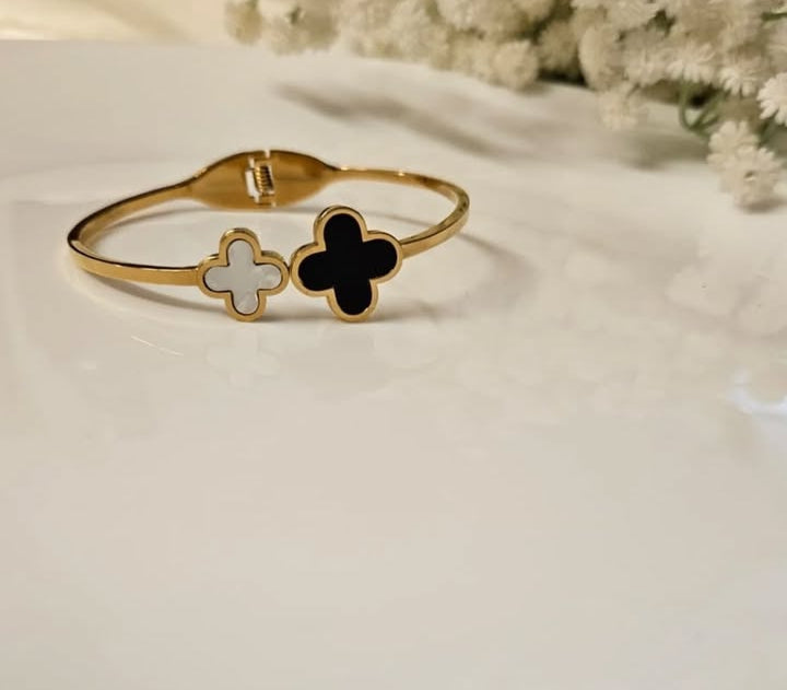 Premium 1 Carat Clover Charm Bracelet✨