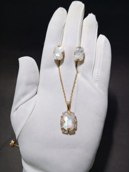 Aurora Pearl Pendant Set
